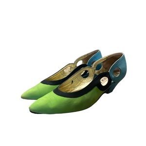 Vintage Escada pumps. Suede and multicolored. Size 6.5 AA